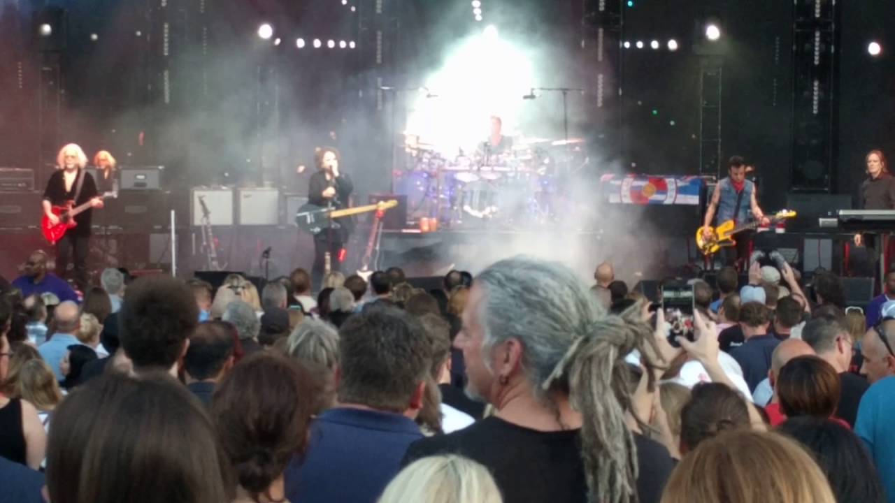 THE CURE - Closedown, live Kansas City