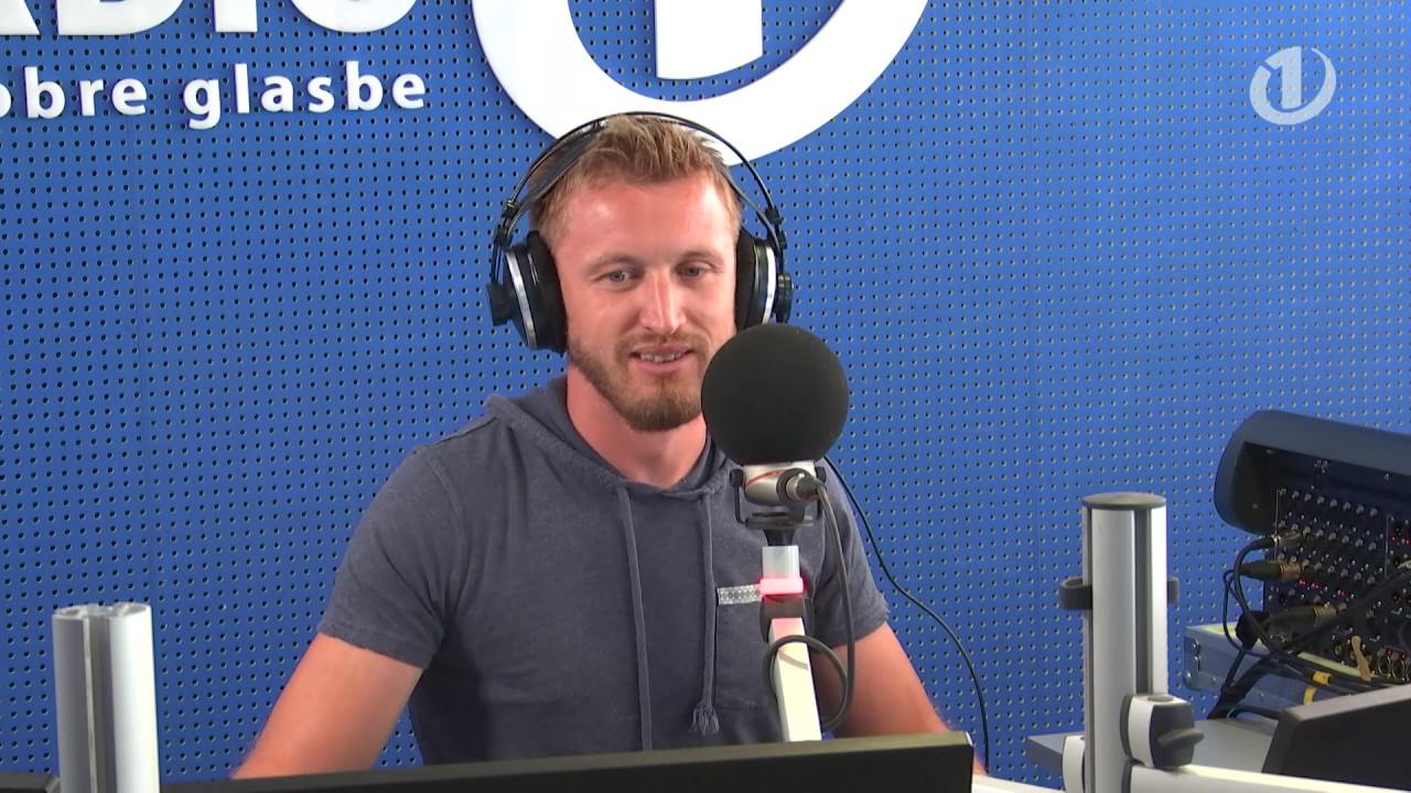 Klemen Slakonja kot Angela Merkel v pesmi 