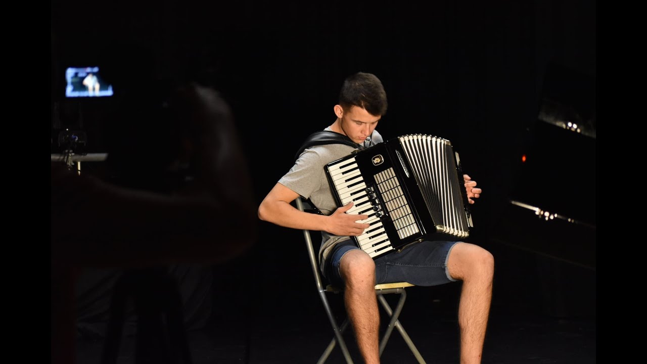Gurmai László harmonika játéka