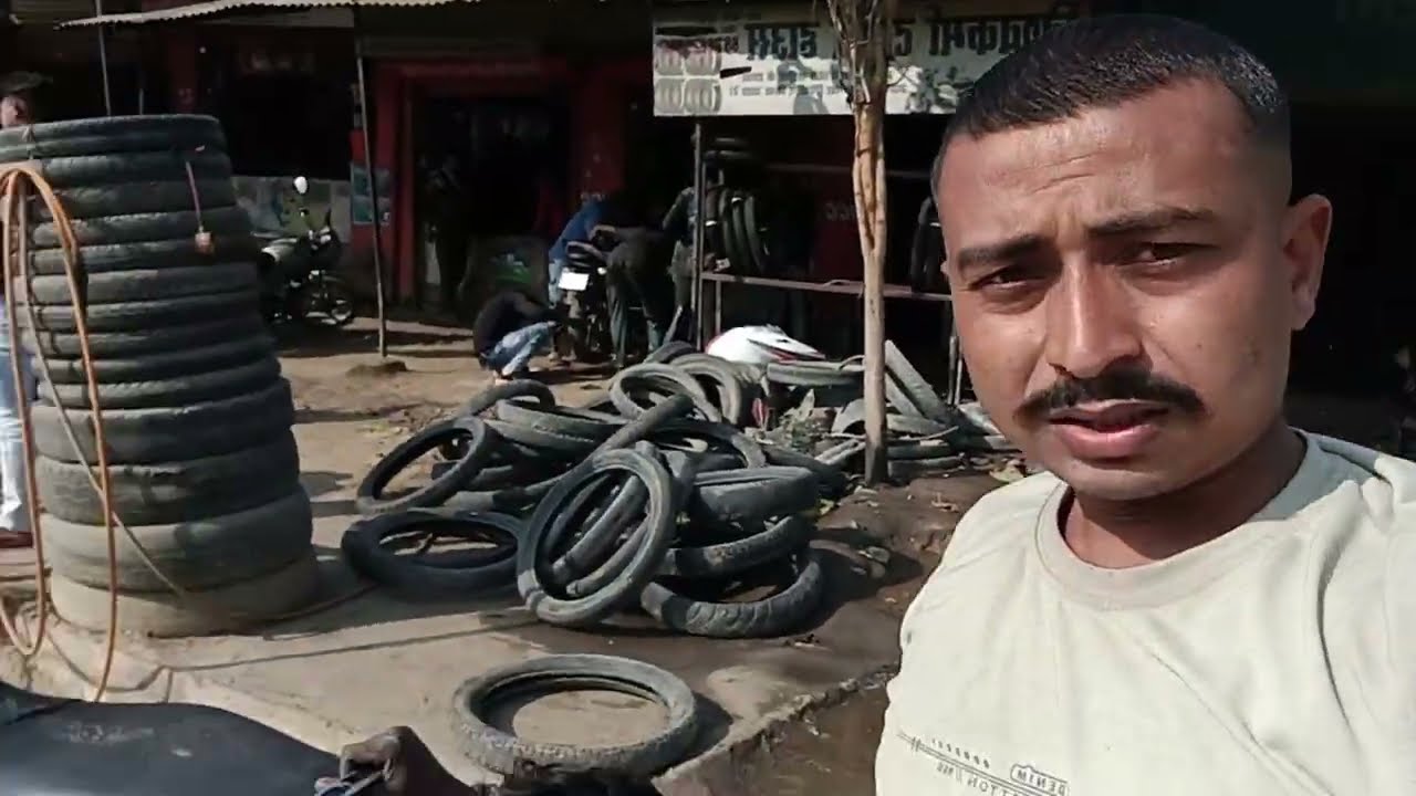 आज हम मानिकपुर अपनी बाइक में टायर लगवाने गए #aaj bike me tire lagwane gya 🥰🥰