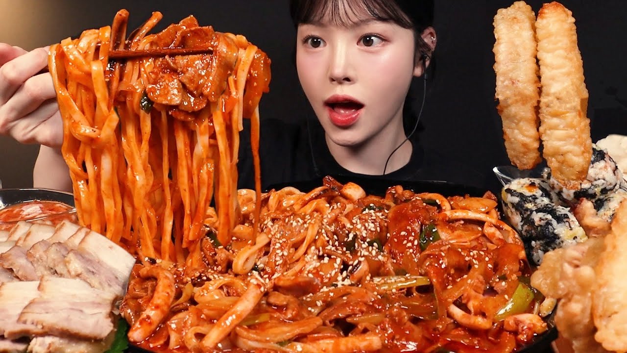 SUB)매콤탱글 오징어제육볶음 먹방!(ft.칼국수사리) 보쌈 오징어튀김 날치알주먹밥까지 한식 꿀조합 리얼사운드 Stir-Fried Pork & Squid Mukbang Asmr