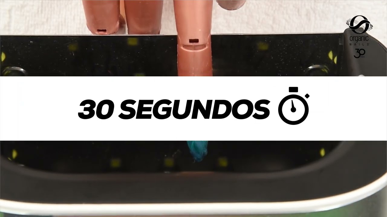 Diseño de uñas con efecto tornasol y relieves en 3D | Tendencia verano 2025.