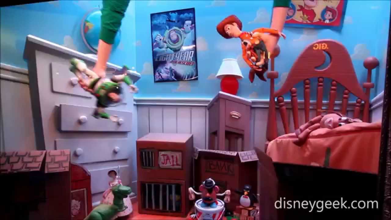 Disneyland: Main Street Enchanted Window - Toy Story  (full sequence)