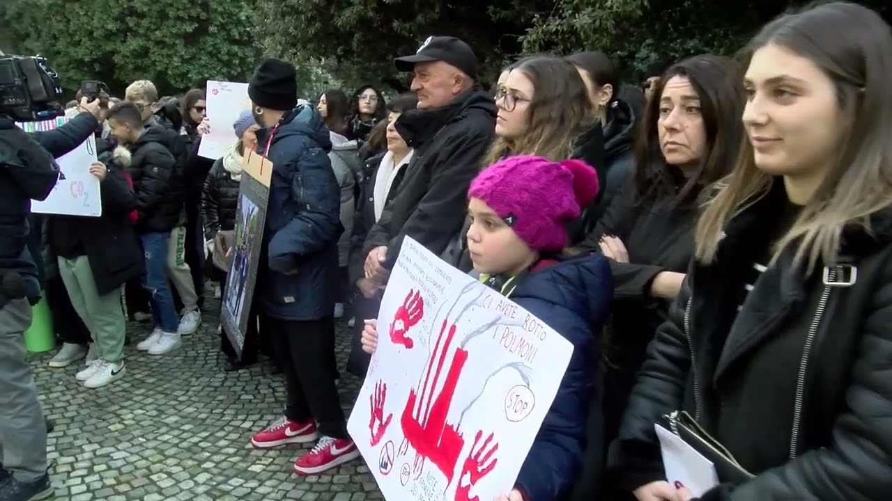 Ragazzi sfilano in corteo a Venafro contro l'inquinamento - 09/01/2024