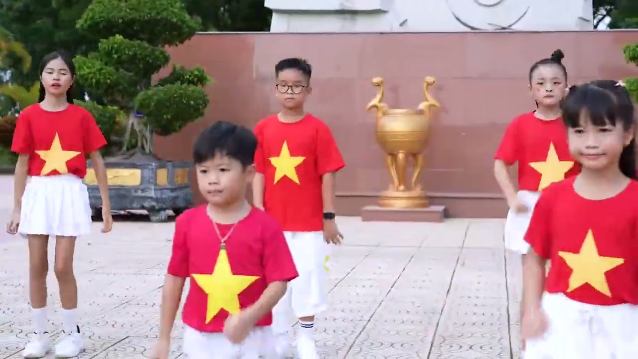 Tự hào tiếp bước tương lai - viết tiếp câu chuyện hòa bình 