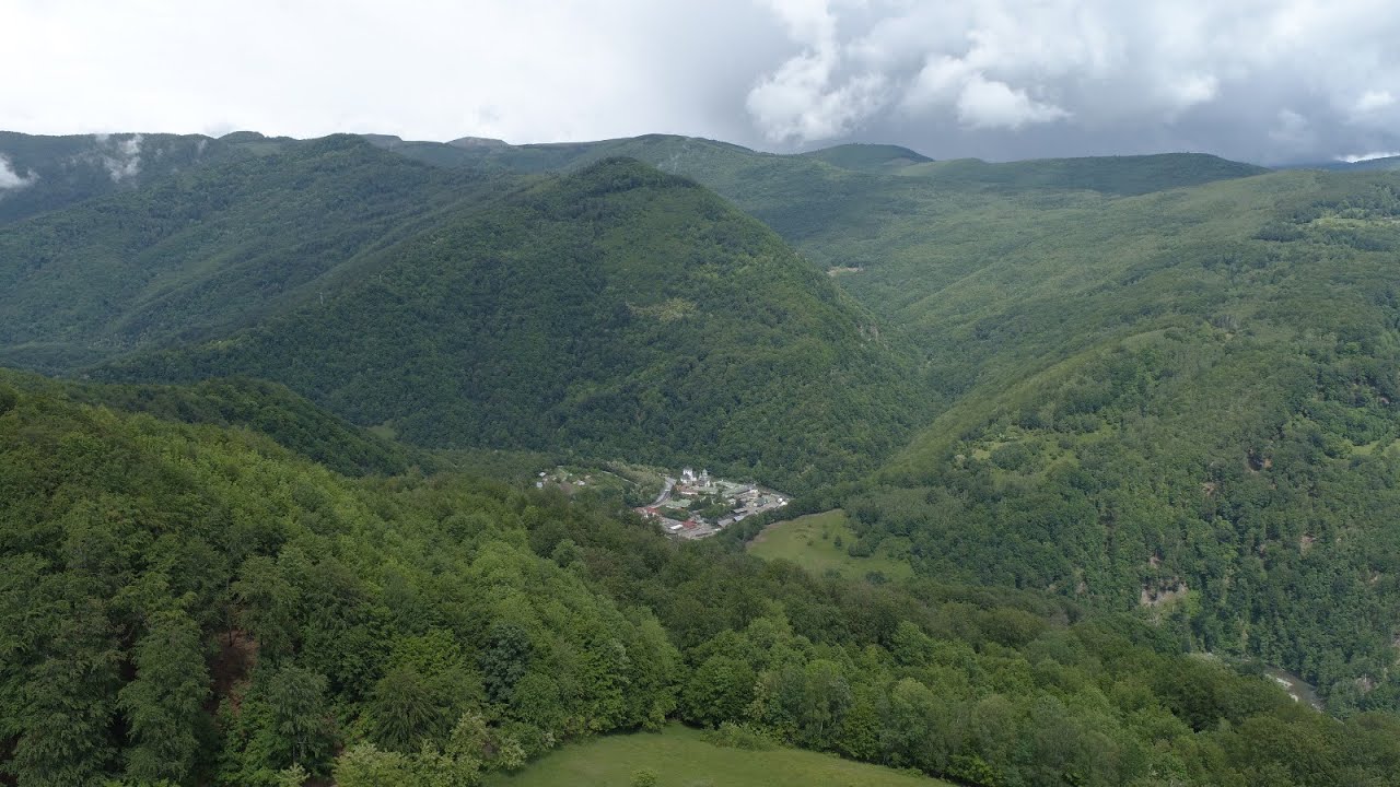 În Defileul Jiului: atracțiile de dincolo de drum