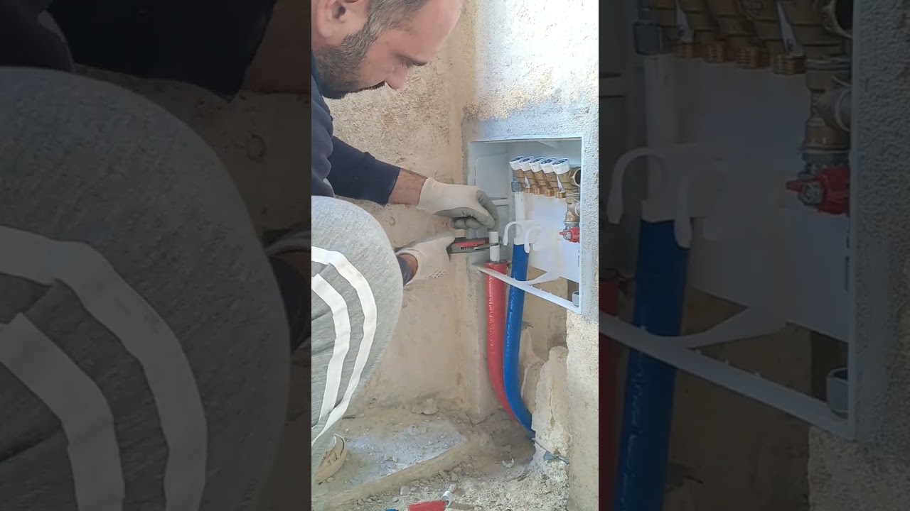 COLLEGAMENTO TUBO MULTISTRATO CON RACCORFO A STRINGERE 