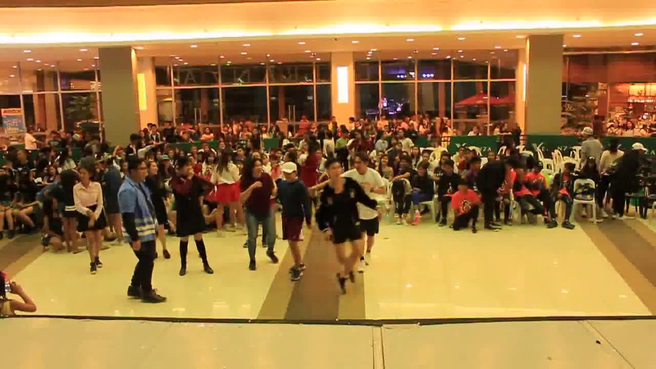SHINee's KPop Random dance challenge