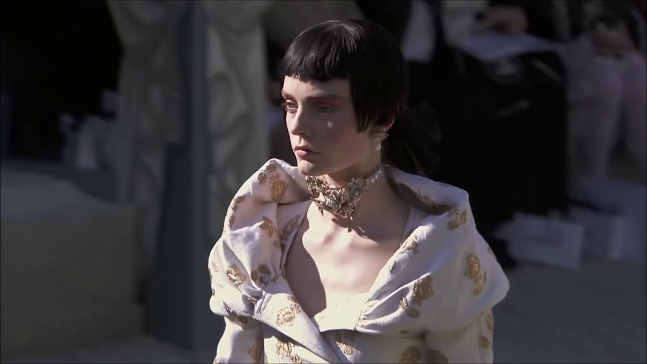 CHANEL Cruise 2012-13 fashion show in Versailles