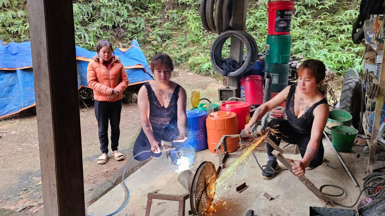 The mechanic girl helped her neighbor fix a rusty cassava scraper
