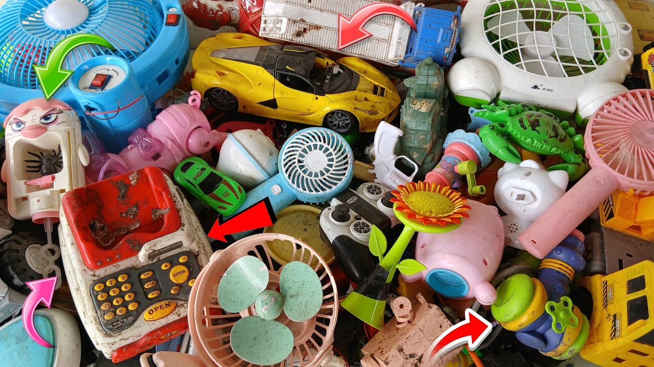 Discovering old items | Remote-controlled cars, strange toys & mini fans unexpectedly found