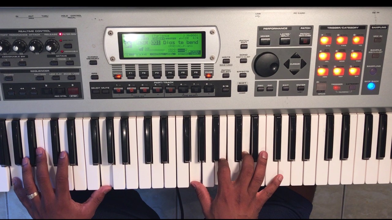 como ministrar en el piano cuando estan orando