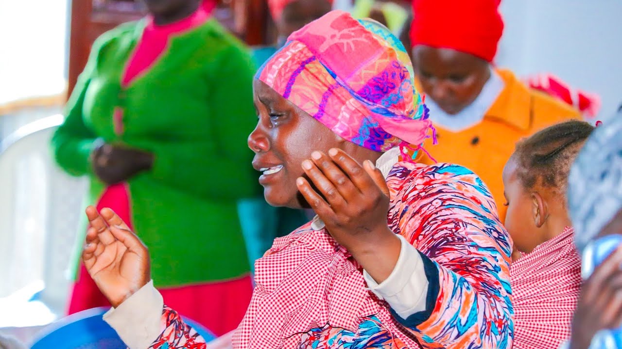 TEARS  WON'T STOP ROLLING WHEN YOU HEAR THIS WORSHIP || USINIPITE MWOKOZI UNISIKIE || KONOIN CHURCH 