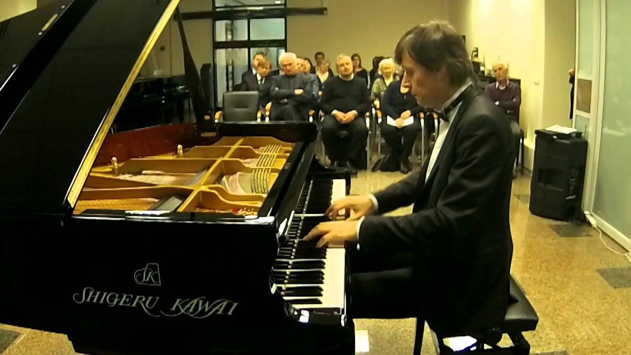 Чайковский. Времена года.  У камелька. Январь. Исполняет Андрей Писарев.