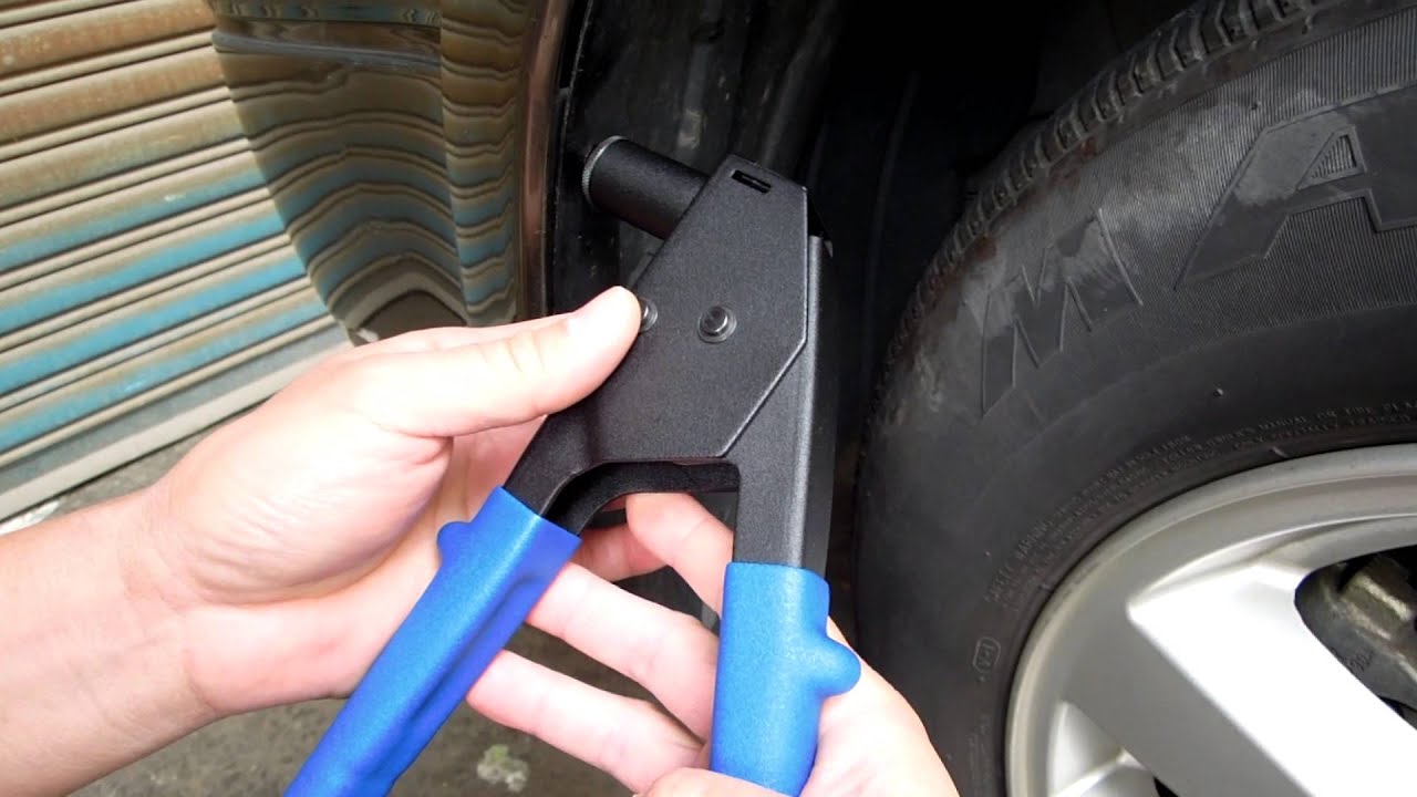 PLASTIC RIVET