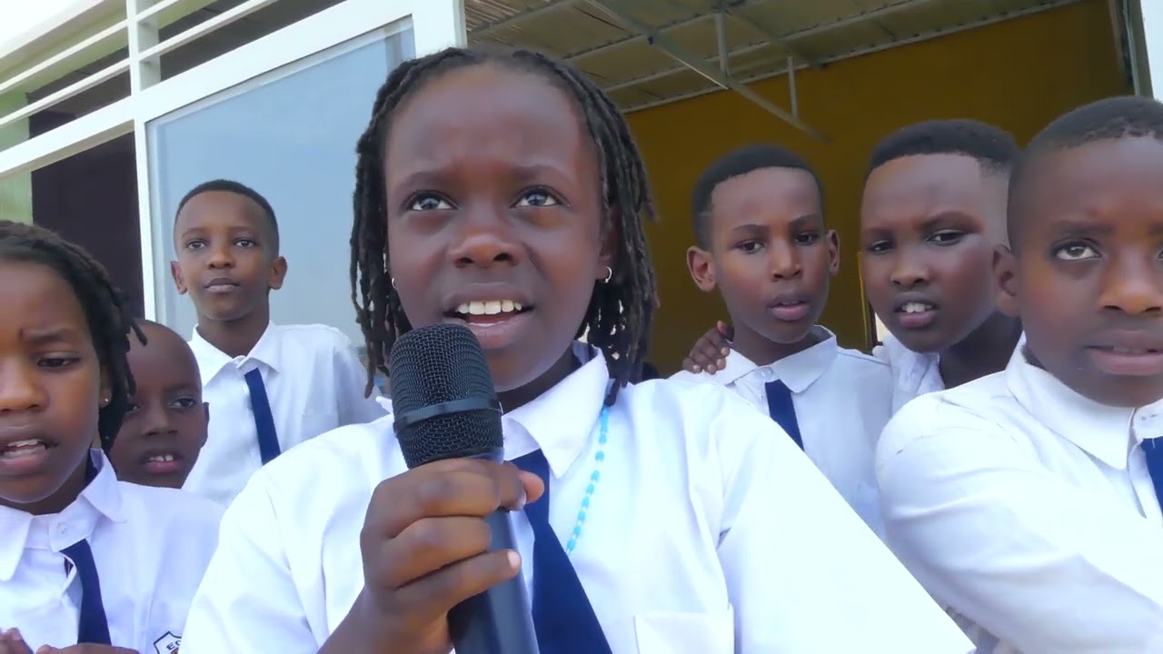 Abanyeshuri biga Muri Ecole Les Rossignols batozwa umuco wo Gusomo bakiri bato