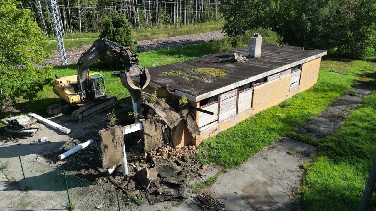 Снос вокзала Янеда / Demolition of J&auml;neda old station building