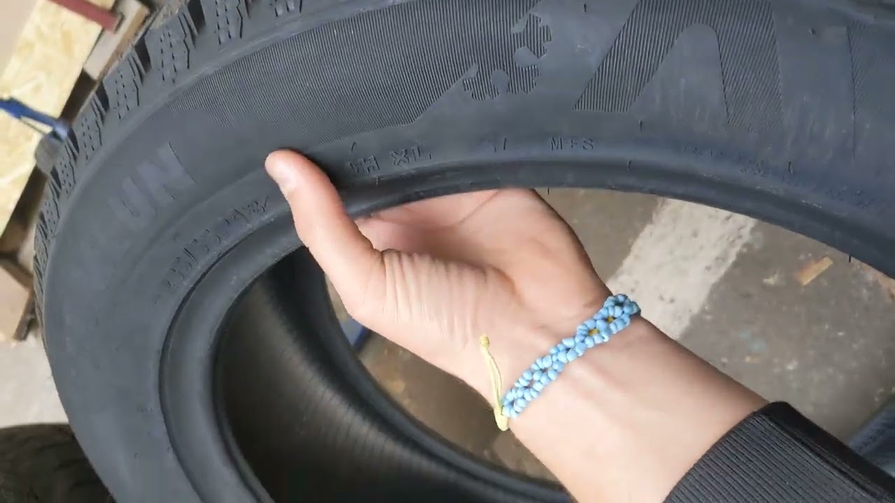 Зимові шини Sailun Ice Blazer Arctic SUV 235/55 R18 104H XL