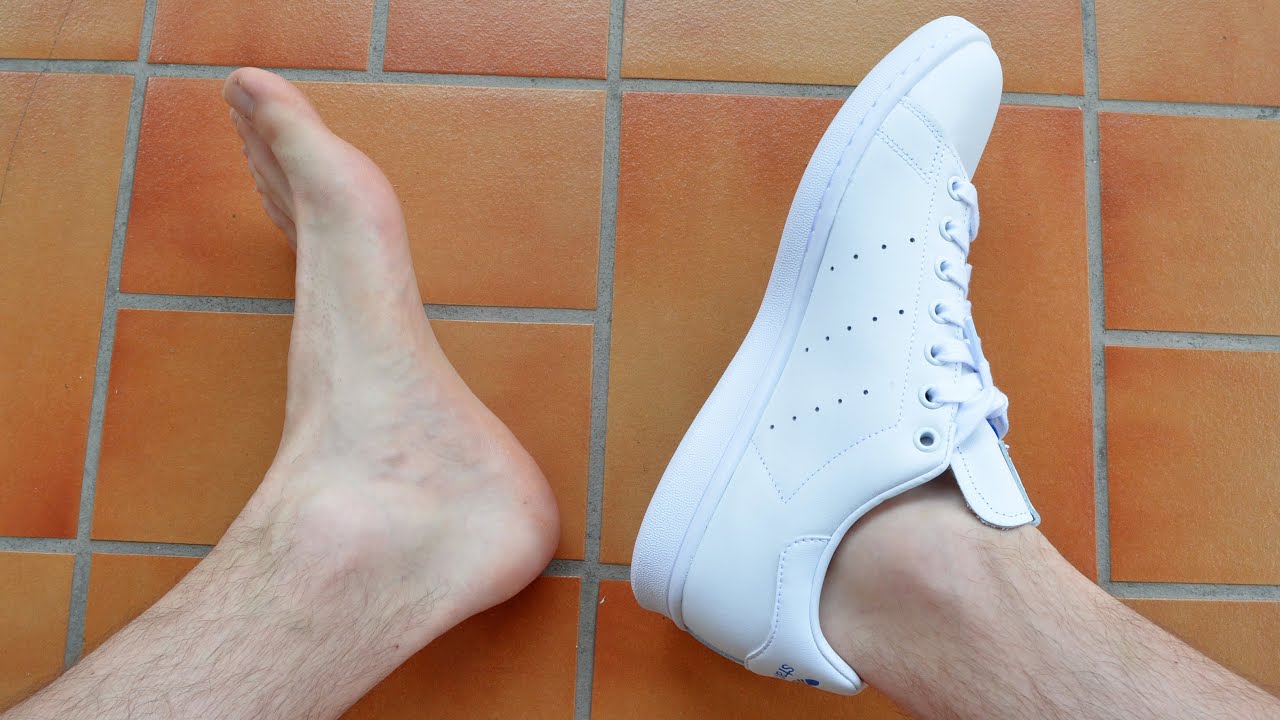 With vs Without Socks Adidas Stan Smith White Blue