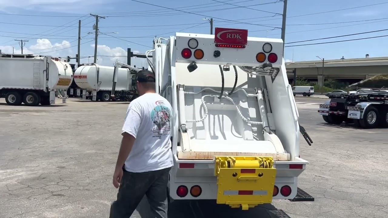 2016 Isuzu NRR 8 yard New Way Rear Loader Garbage Truck - 108721