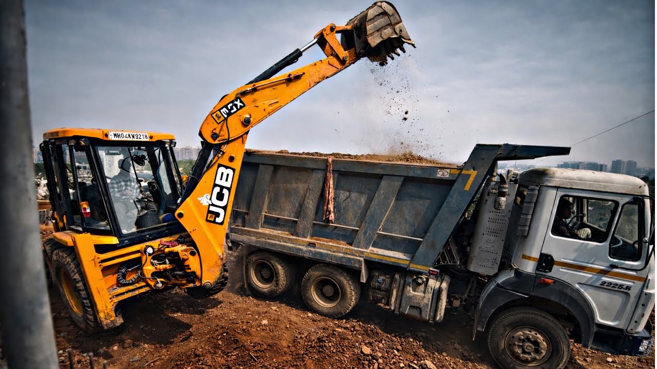 JCB 3DX Backhoe Loader Loading Mud in Tata Hyva Dumper | 10 Chakka Truck Loading
