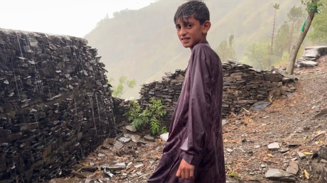 Very Dangerous Rain in Pakistan 🇵🇰 Mountain Village Side | Heavy Rain | Strong Winds 