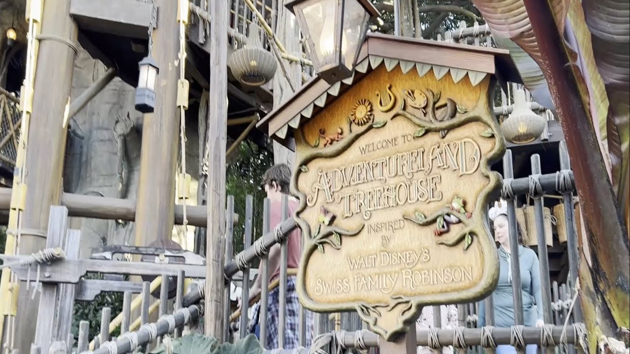 [Tour] Adventureland Treehouse inspired by Walt Disney’s Swiss Family Robinson - Disneyland