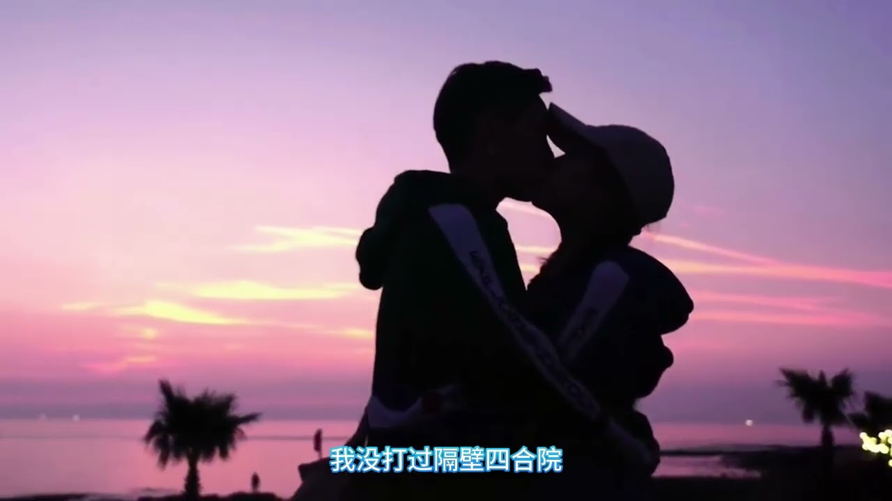 总觉得时光最温柔的模样，就是裹着细碎的光，而我恰好能枕着你的声音，在这样的流光里安身。不用刻意追赶时间，也不用费力留住什么，只要你在，岁岁年年，心里都有归处，那些漫过岁月的光，也都成了温柔的模样。