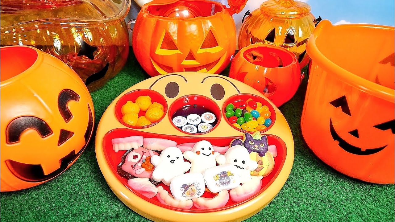アンパンマンのお皿にハロウィンのお菓子を盛り付けよう！