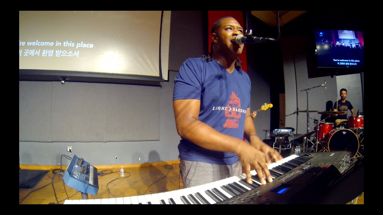 Bless The Lord - Jaye Thomas (Worship Moment) - YWAM Kona Music
