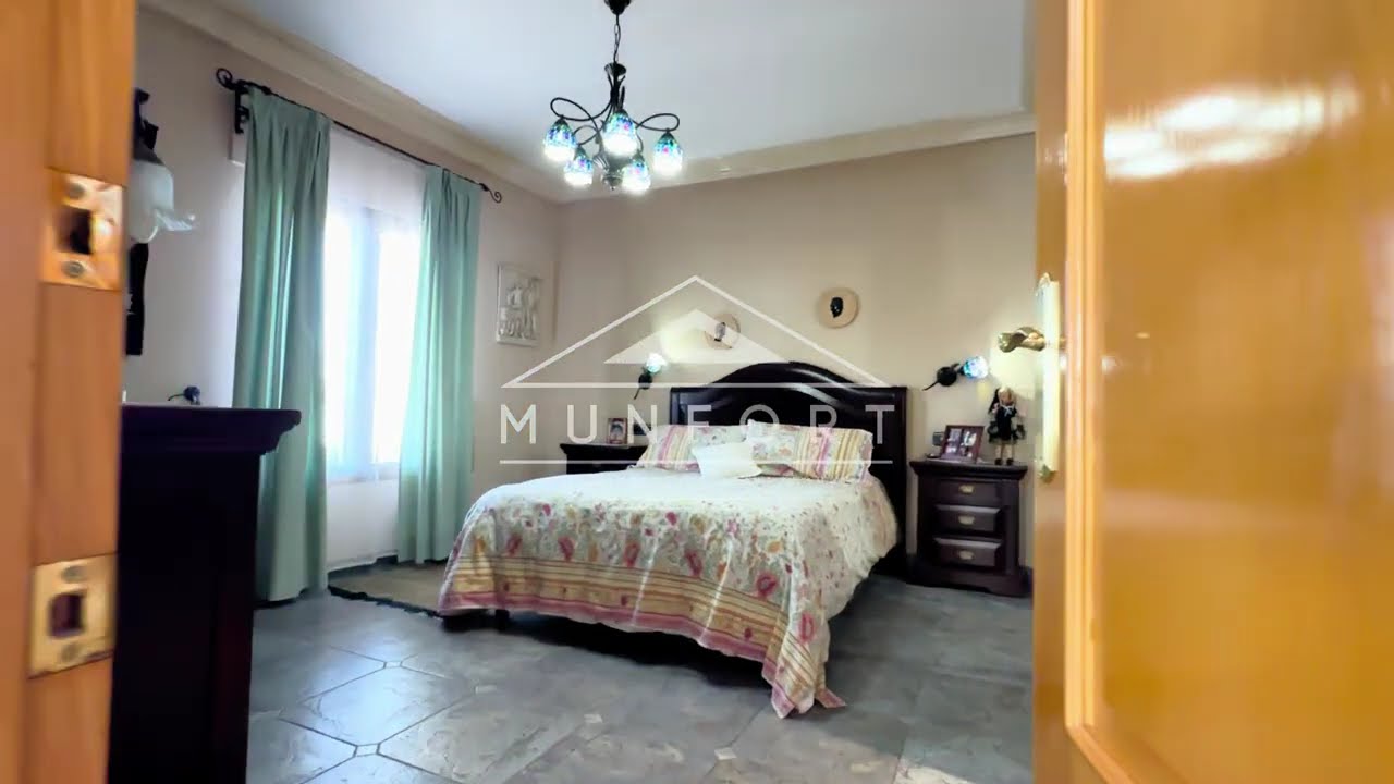 CLASSIC STYLE VILLA with PRIVATE POOL, GARDEN, PORCH and PLOT of 650 m² | k138