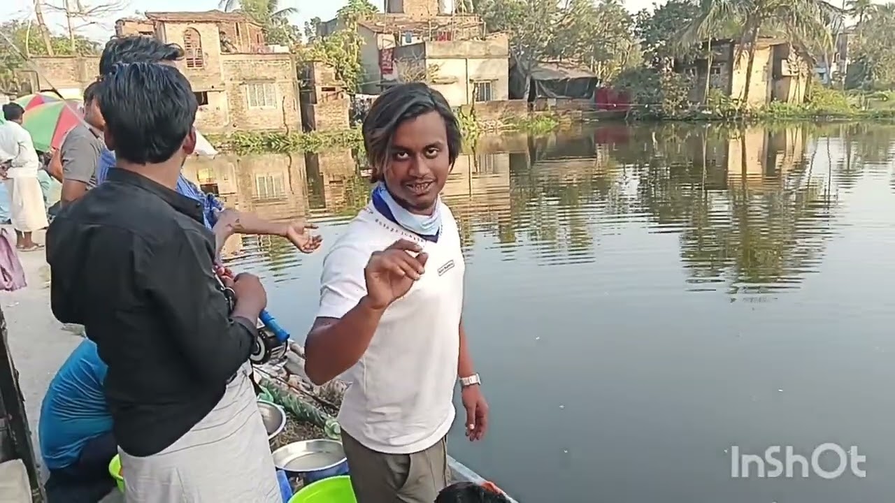 #Fishing 🎣 নতুন , ছোট্ট এই পাস পুকুরে প্রচুর পরিমাণে মাছ ধরে শিকারীরা খুব খুশি🐟🐟