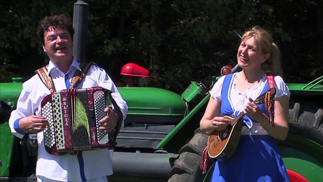 KAPESNÍ KAPELA KAPKA - Nelly Blay