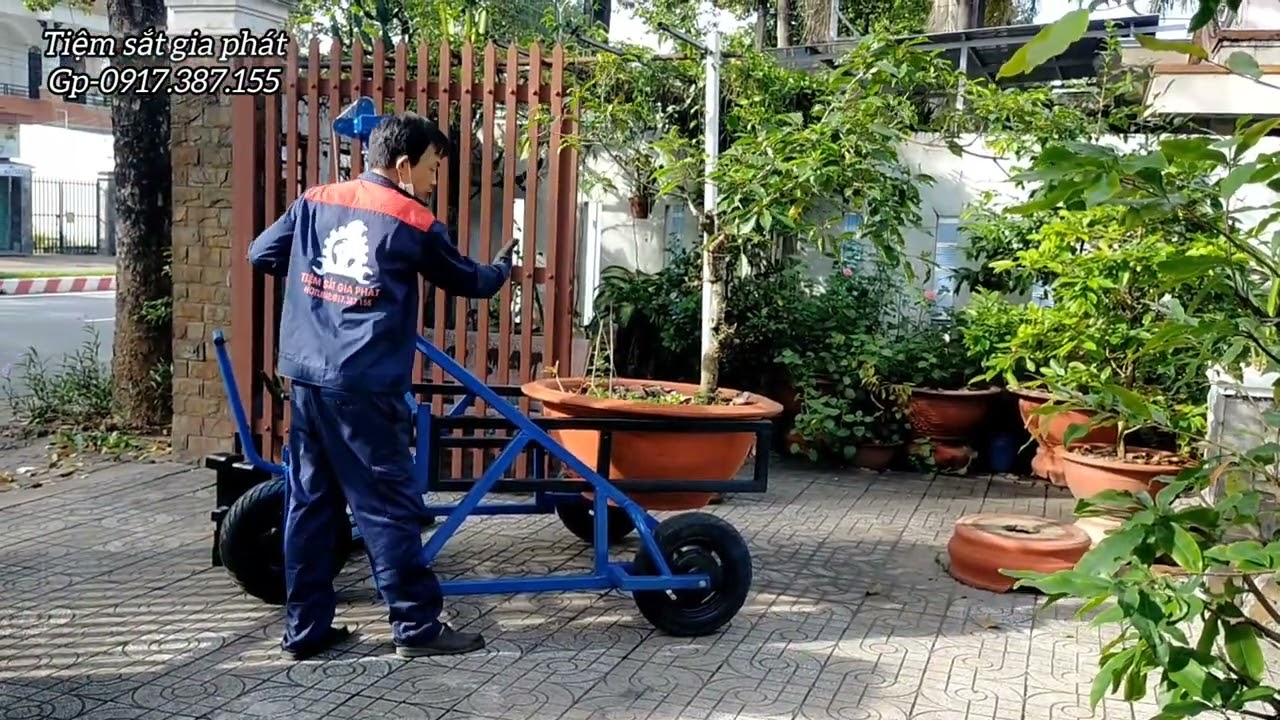 xe nâng chế bánh hơi Atila đi trong vườn  _ Nâng chậu cảnh quay tay 500kg