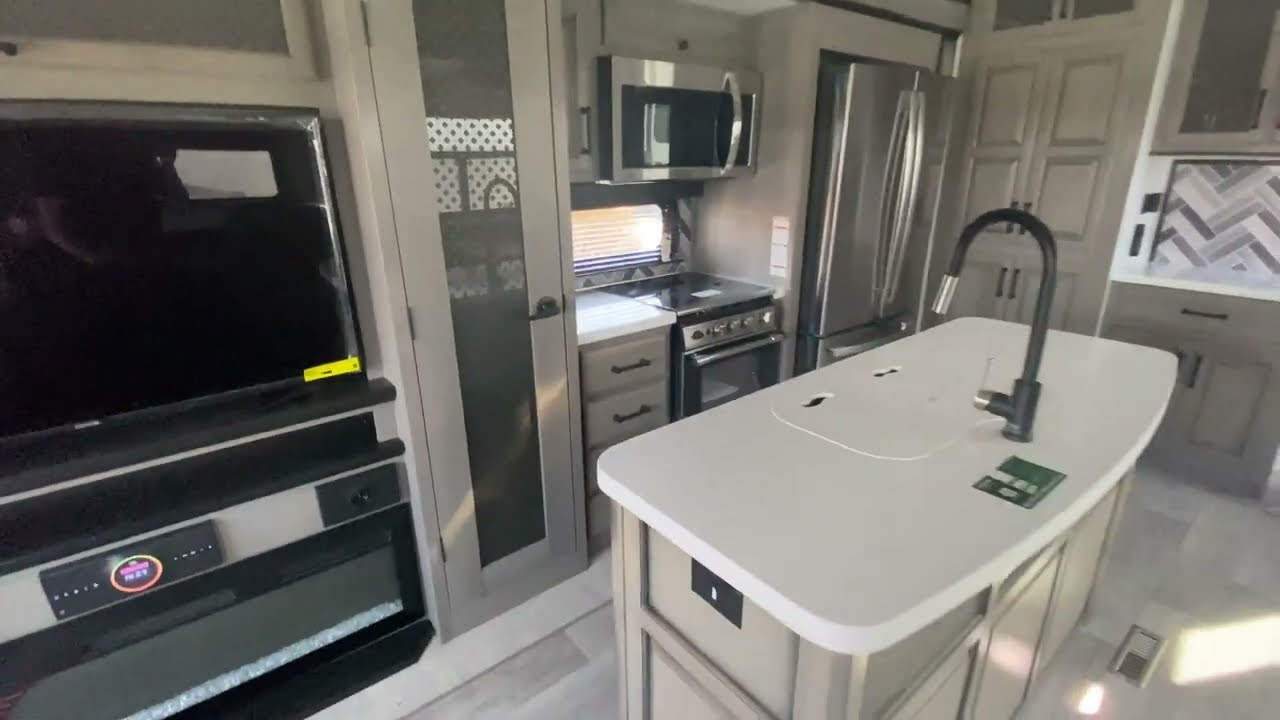 HUGE Front Bath Montana! | 2022 Montana 3931FB