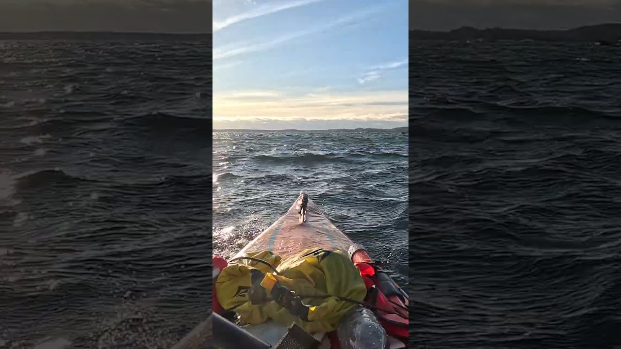 Paddling against wind and waves - sea kayaking with Advanced Elements Airfusion EVO