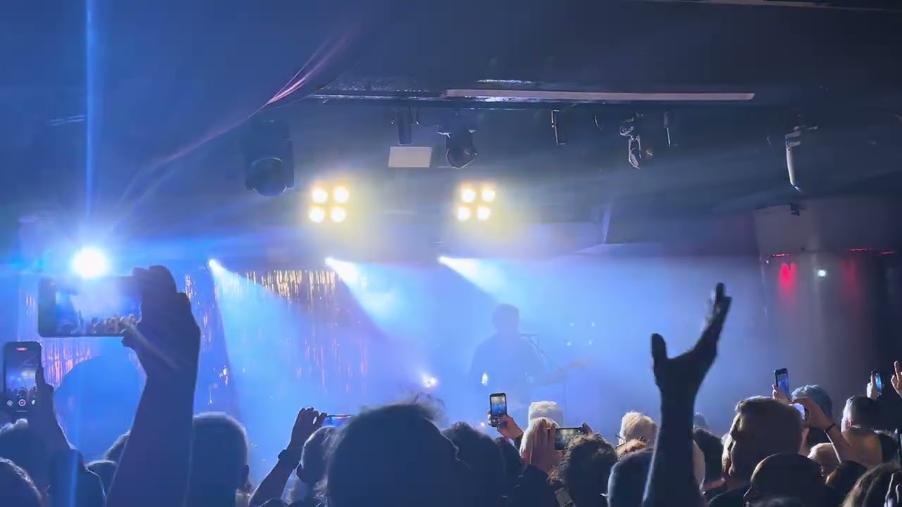 The Primitives - Crash (BCN 260214)
