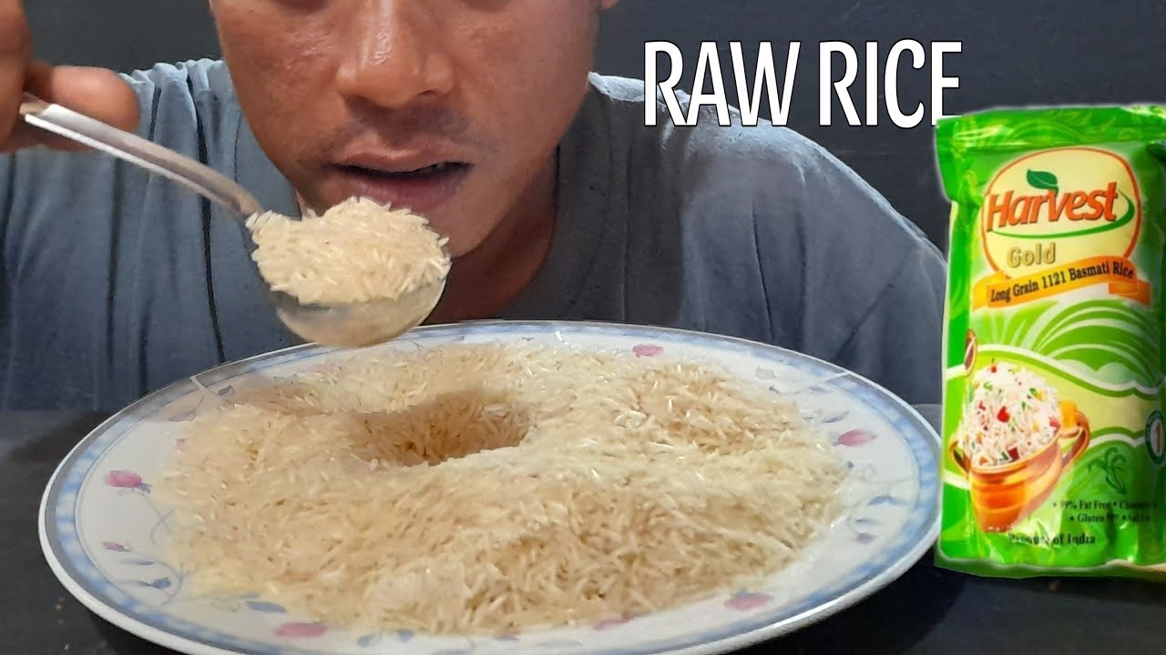 Asmr raw rice eating sounds||makan beras mentah di piring pakek centong||basmati harvest gold