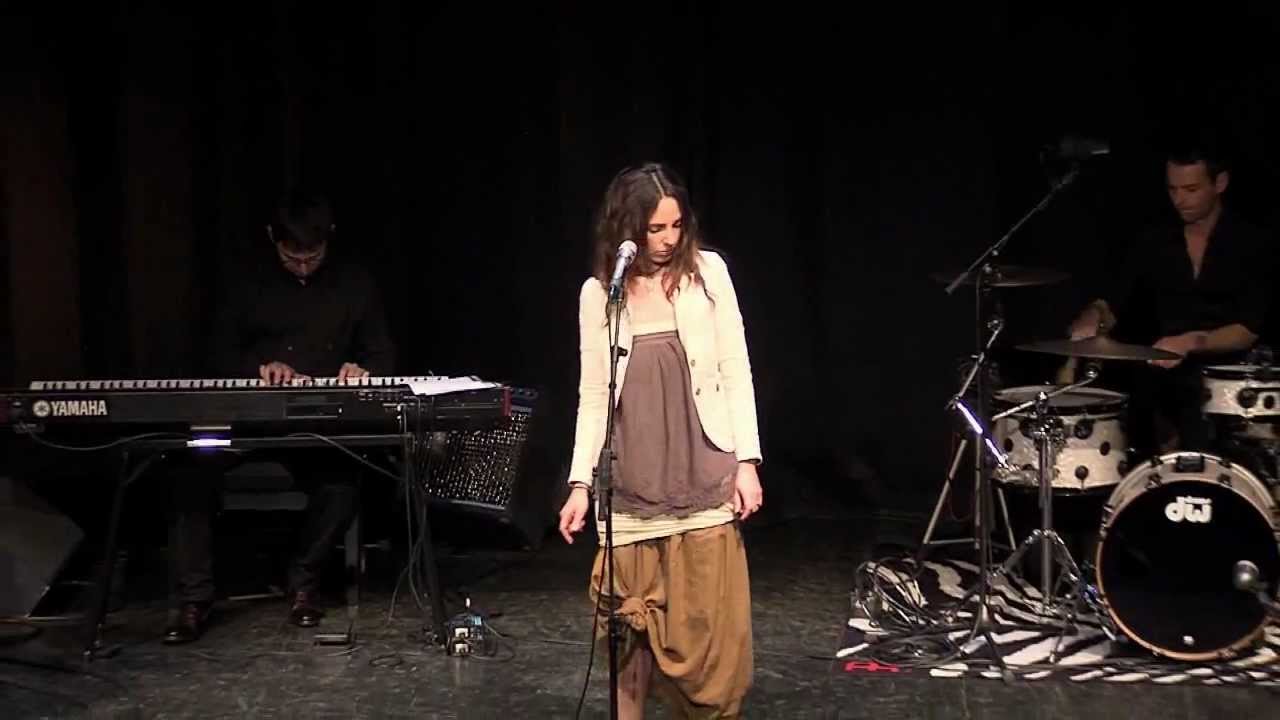 DAFNE - By this river - (Brian Eno) - Live