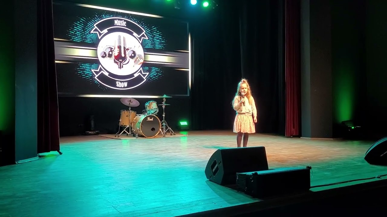 Adelka Gzik (5 lat) - bursztynek (cover) @mobilnaszkolamuzyczna3488 