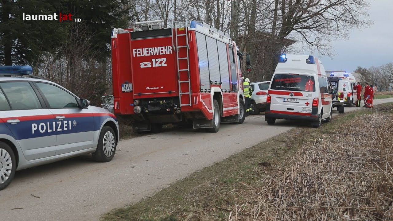 Auto kracht bei Pettenbach gegen Baum - zwei Verletzte