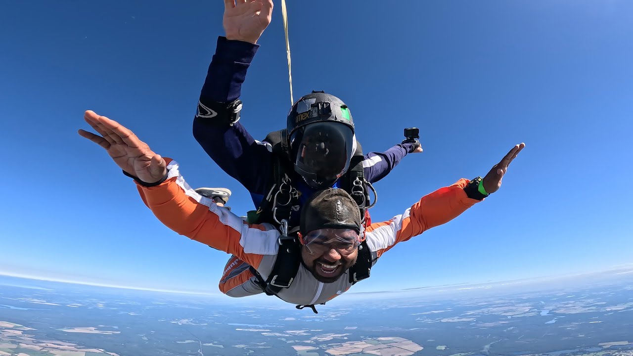 Skydiving in Berlin | Tandem Skydiving | Go-jump