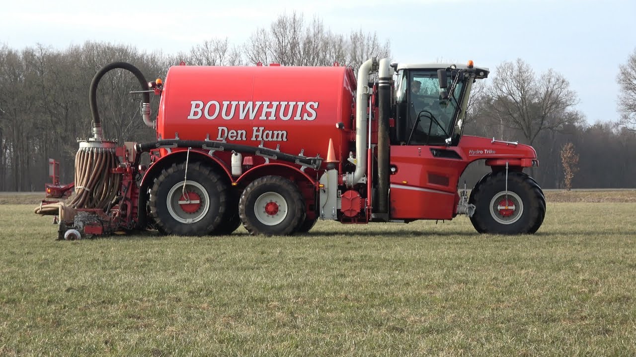 Loonbedrijf Bouwhuis met Vervaet Hydro Trike XL aan het grasland bemesten (2018)
