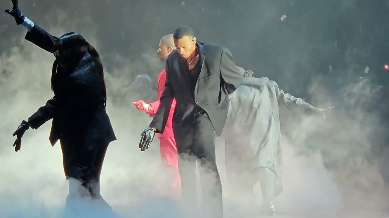 Usher "Hey Daddy (Daddy's Home) (LIVE)" Past Present Future MIA Dec 2024 ‎
