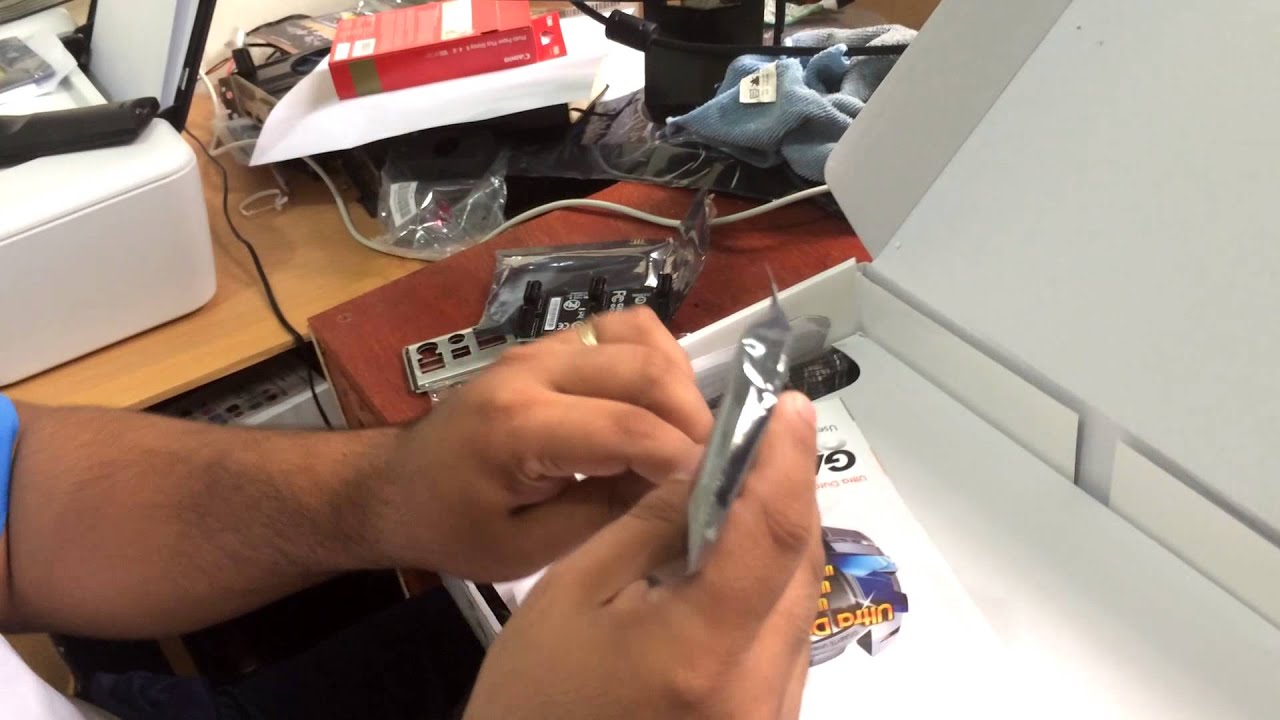 Unboxing GA-X79-UP4