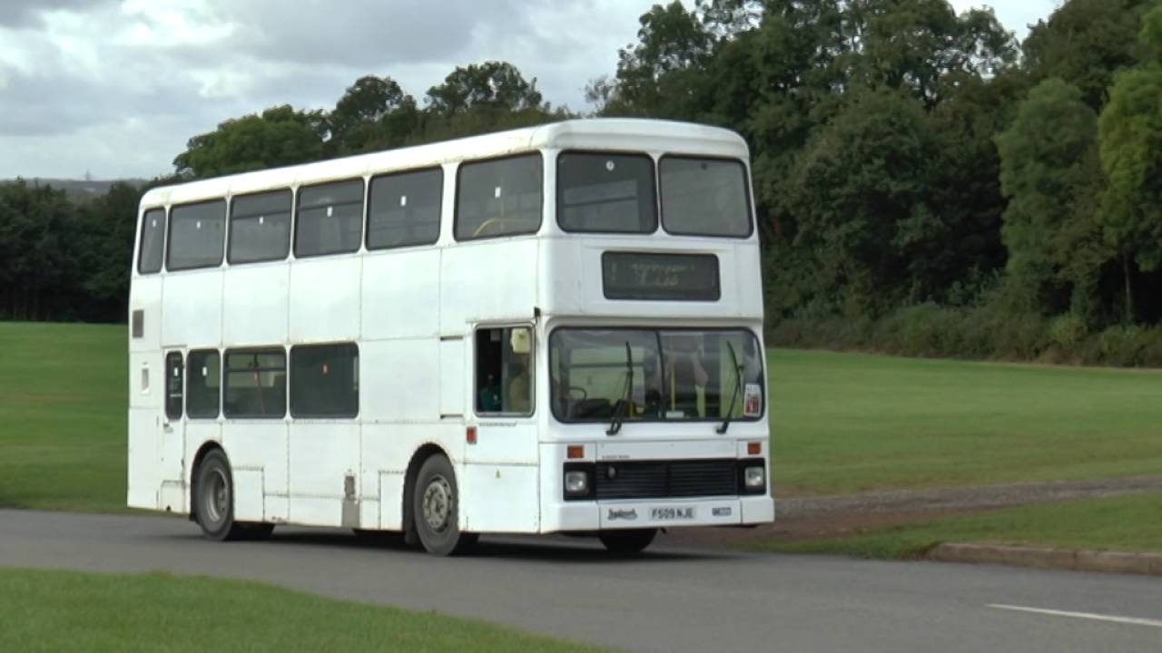 DONINGTON SHOWBUS ARRIVALS 2016