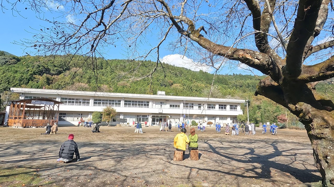 【群馬県藤岡市】限界集落に多くの人たちが集まっていると思ったら…
