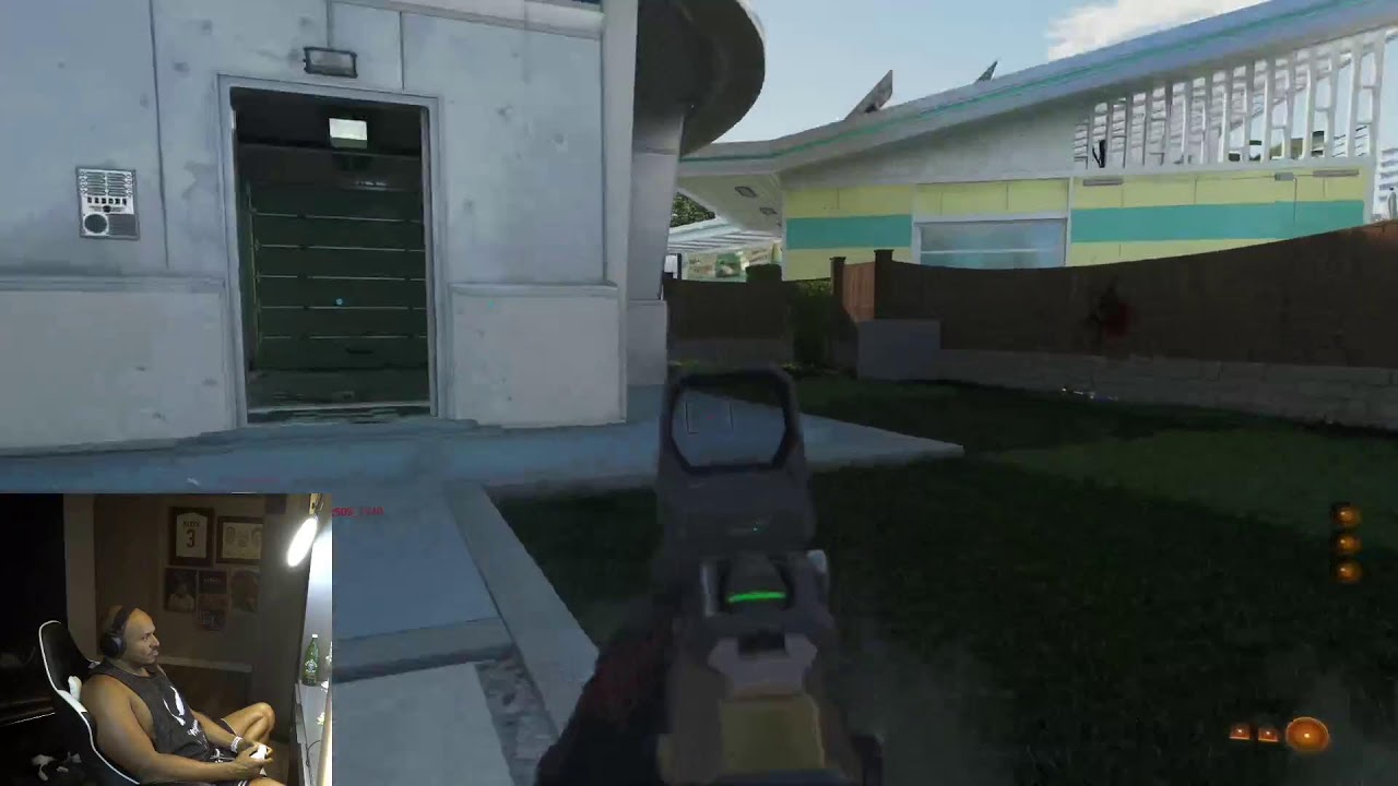 Tony Is Playing Call of Duty