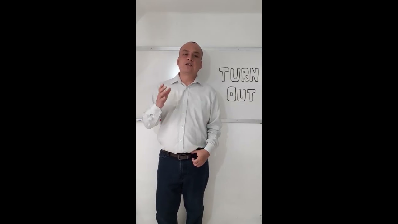 PHRASAL VERB TURN OUT EN ESPAÑOL