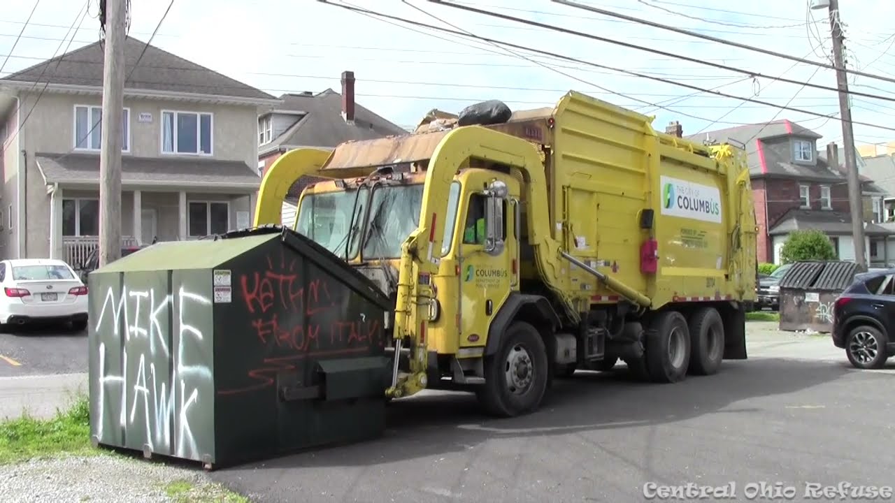 2020 Heil Half/Pack Front Loader on route in the University District